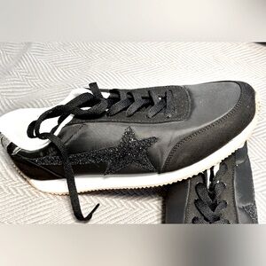 Very G Women’s Vintage Black Fashion Sneakers - Size 10